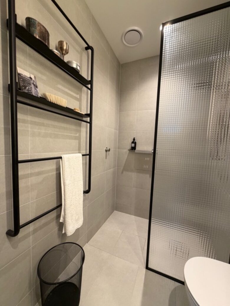 Design-Led Corner Outlook Above the Yarra in Central Melbourne - Melbourne, Australia