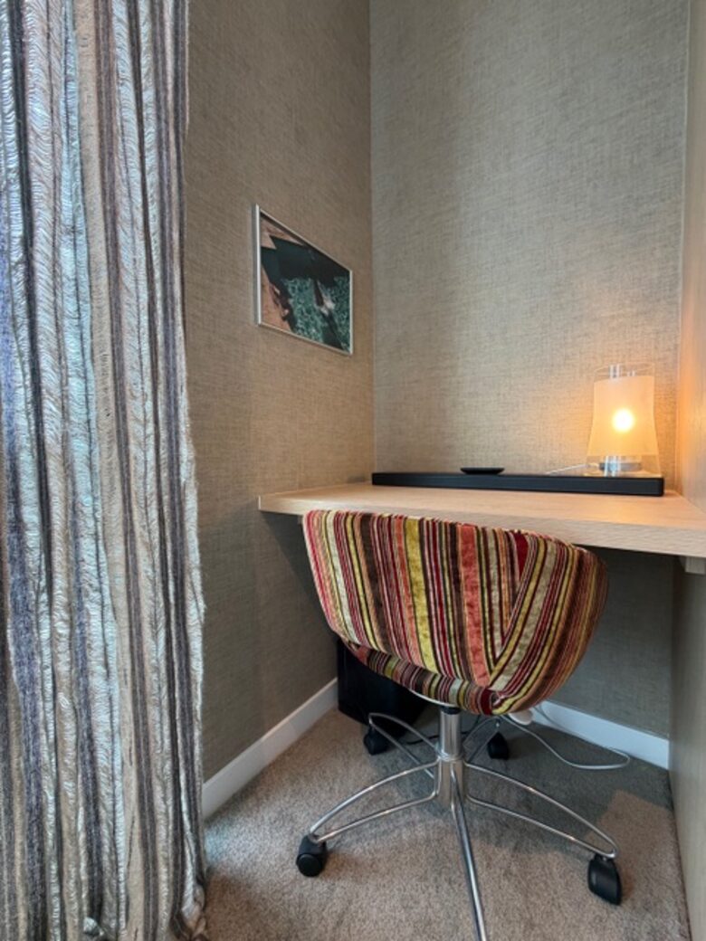 Design-Led Corner Outlook Above the Yarra in Central Melbourne - Melbourne, Australia