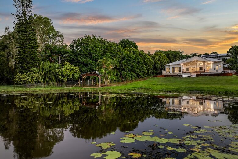 Private Acreage Retreat | Sunset Views, Pool & Fire Pit - Bli Bli, Australia
