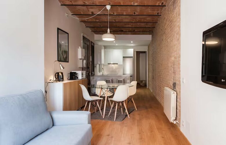 Modern apartment in Poble Sec - Barcelona, Spain