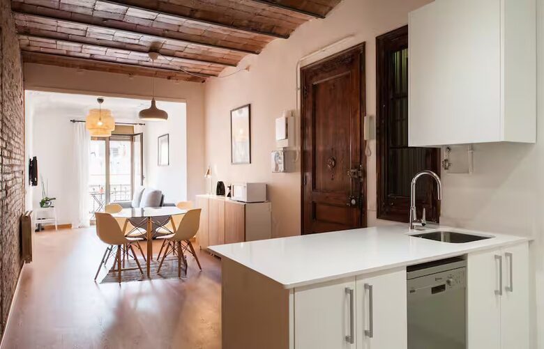 Modern apartment in Poble Sec - Barcelona, Spain