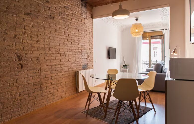 Modern apartment in Poble Sec - Barcelona, Spain