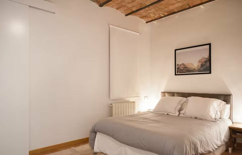 Modern apartment in Poble Sec - Barcelona, Spain