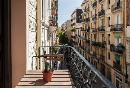 Modern apartment in Poble Sec - Barcelona, Spain