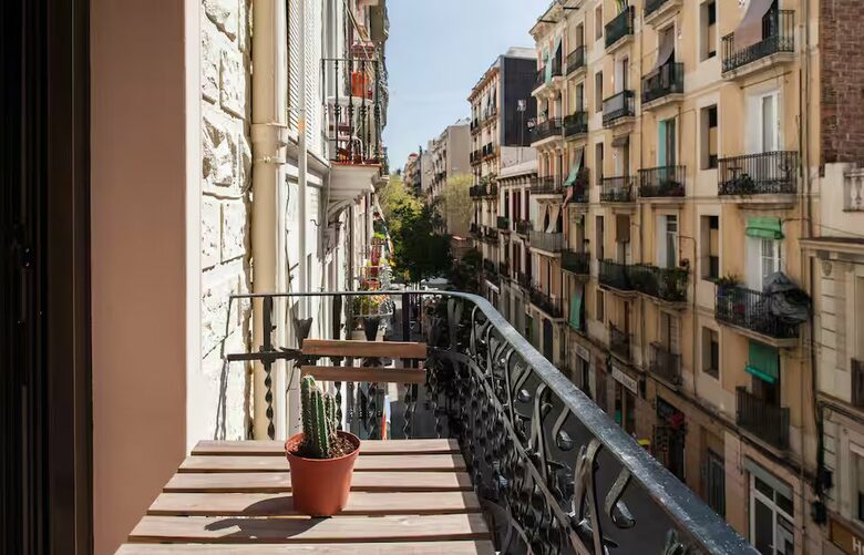 Modern apartment in Poble Sec - Barcelona, Spain