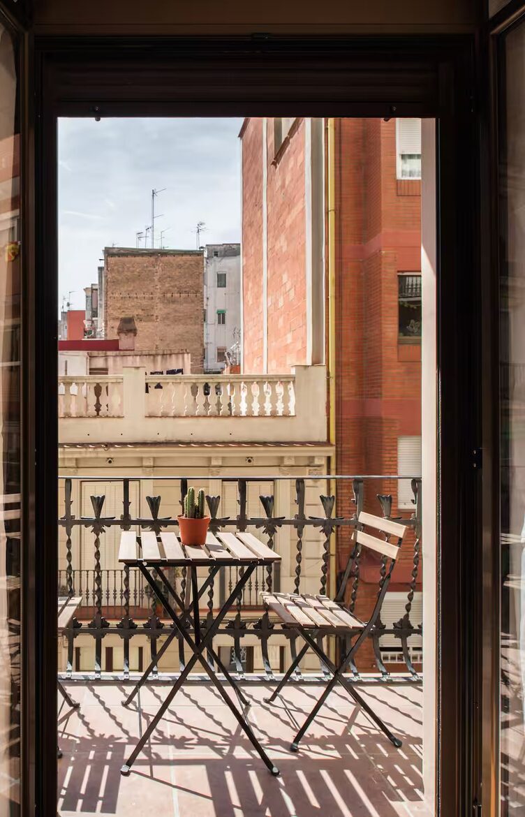 Modern apartment in Poble Sec - Barcelona, Spain