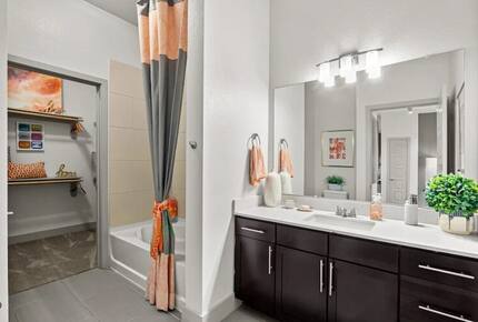 Contemporary City Retreat in Houston - Houston, Texas