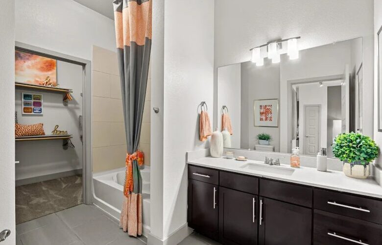 Contemporary City Retreat in Houston - Houston, Texas