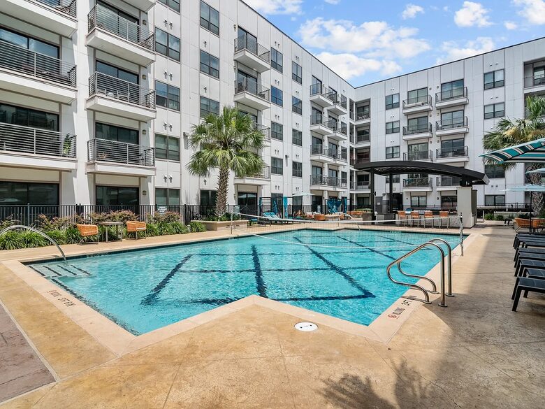 Contemporary City Retreat in Houston - Houston, Texas