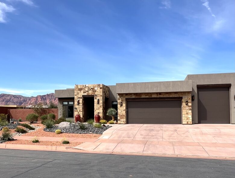 Cozy Red Rock Getaway with Outdoor Living & Pool - Ivins, Utah