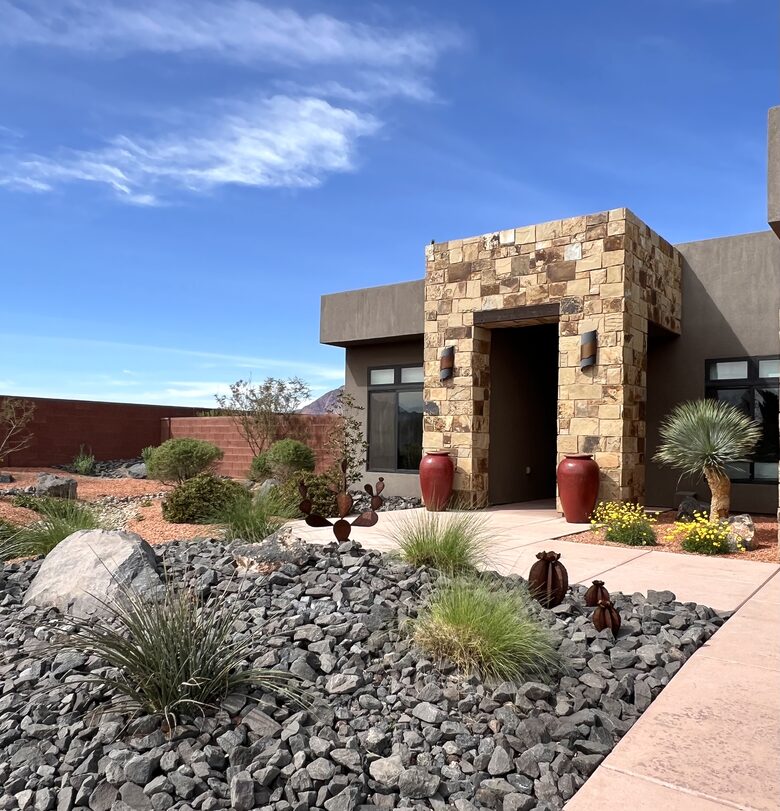 Cozy Red Rock Getaway with Outdoor Living & Pool - Ivins, Utah