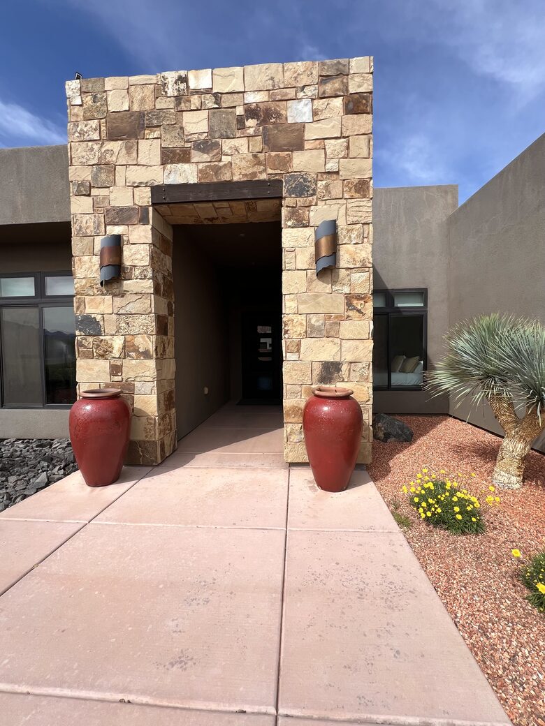 Cozy Red Rock Getaway with Outdoor Living & Pool - Ivins, Utah