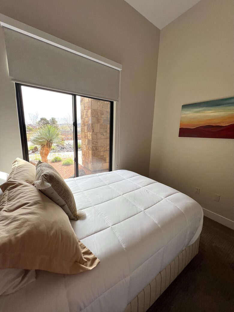 Cozy Red Rock Getaway with Outdoor Living & Pool - Ivins, Utah