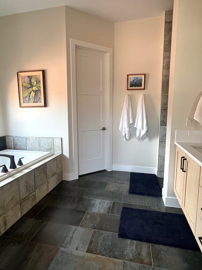 Cozy Red Rock Getaway with Outdoor Living & Pool - Ivins, Utah