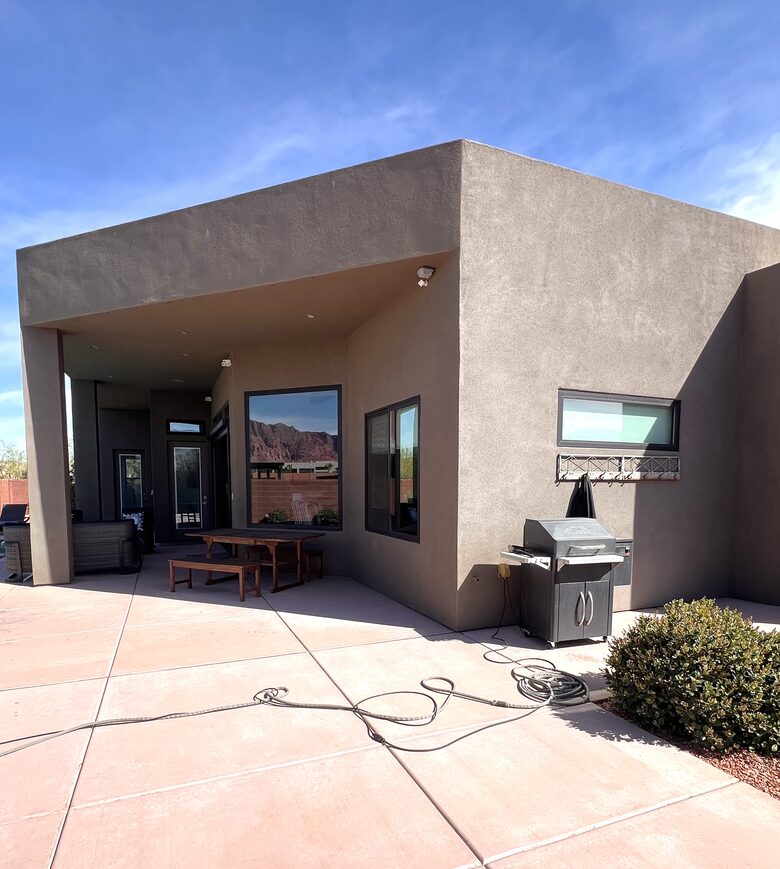 Cozy Red Rock Getaway with Outdoor Living & Pool - Ivins, Utah