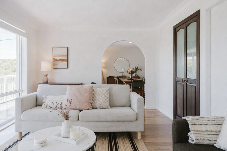 Light-Filled Coastal Living in Mollymook Beach - Mollymook Beach, Australia