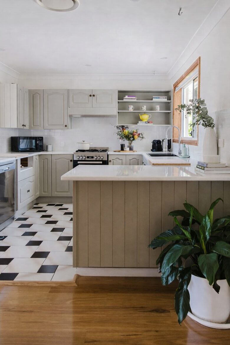 Light-Filled Coastal Living in Mollymook Beach - Mollymook Beach, Australia