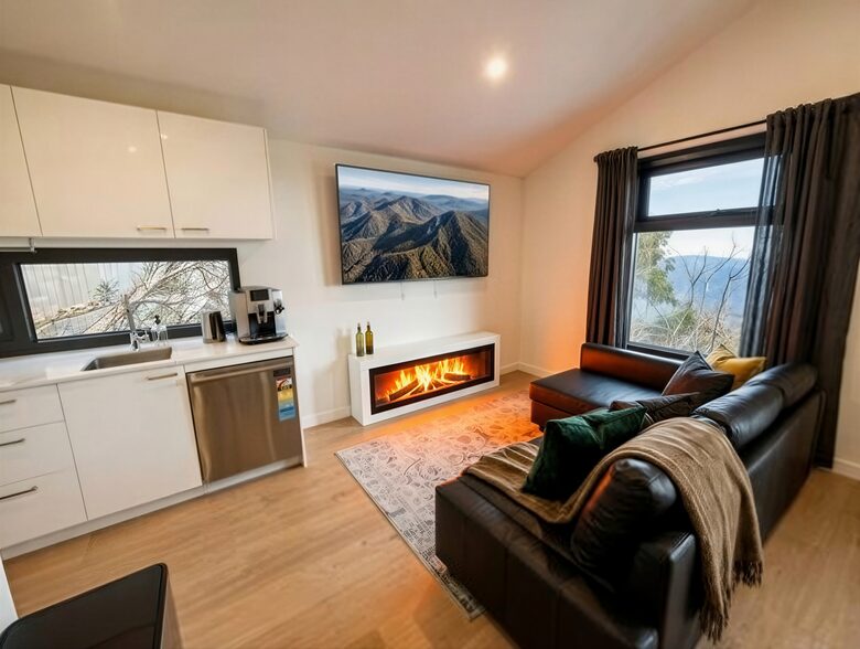 European-Style Chalet in Mount Buller Steps from Main Lift - Mount Buller, Australia