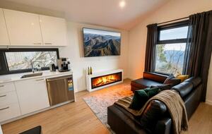 European-Style Chalet in Mount Buller Steps from Main Lift - Mount Buller, Australia