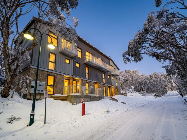 European-Style Chalet in Mount Buller Steps from Main Lift - Mount Buller, Australia