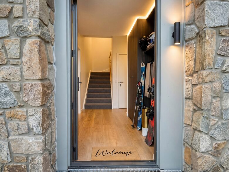 European-Style Chalet in Mount Buller Steps from Main Lift - Mount Buller, Australia