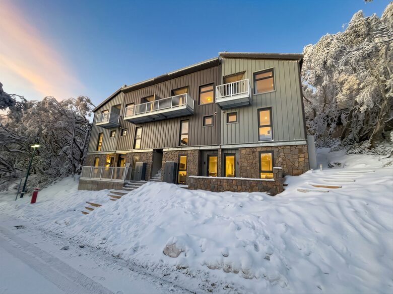 European-Style Chalet in Mount Buller Steps from Main Lift - Mount Buller, Australia
