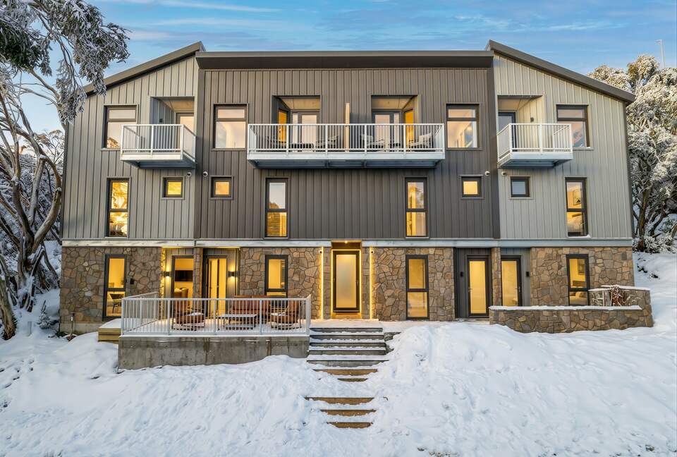 European-Style Chalet in Mount Buller Steps from Main Lift - Mount Buller, Australia