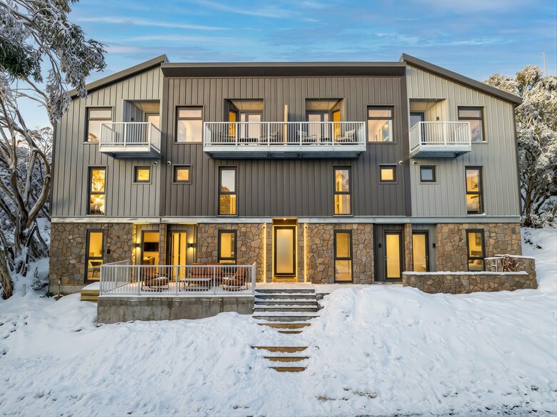 European-Style Chalet in Mount Buller Steps from Main Lift - Mount Buller, Australia
