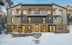 European-Style Chalet in Mount Buller Steps from Main Lift - Mount Buller, Australia