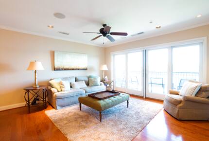 Lakefront Luxury at Smith Mountain Lake with Balcony Views - Moneta, Virginia