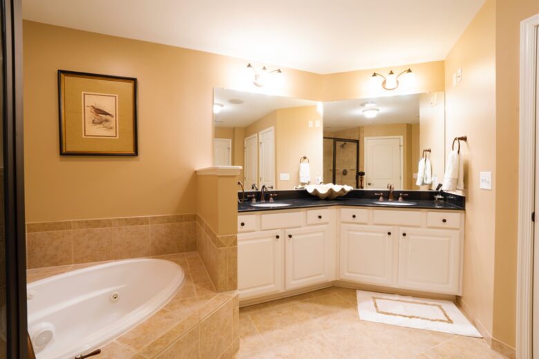 Lakefront Luxury at Smith Mountain Lake with Balcony Views - Moneta, Virginia