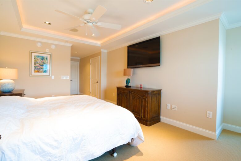 Lakefront Luxury at Smith Mountain Lake with Balcony Views - Moneta, Virginia