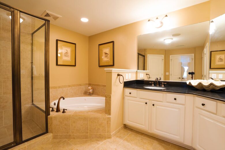 Lakefront Luxury at Smith Mountain Lake with Balcony Views - Moneta, Virginia