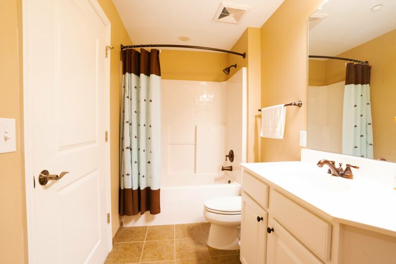 Lakefront Luxury at Smith Mountain Lake with Balcony Views - Moneta, Virginia