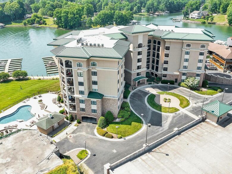 Lakefront Luxury at Smith Mountain Lake with Balcony Views - Moneta, Virginia
