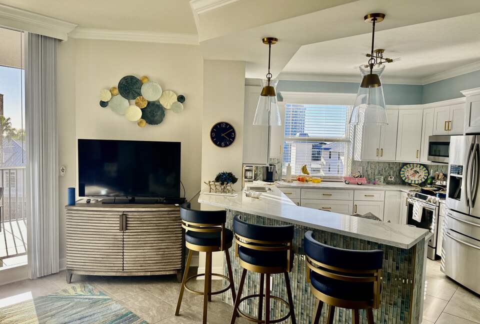 Rare 3 bed, 3 bath condo walkable to the Best Beach in Naples! - Naples, Florida