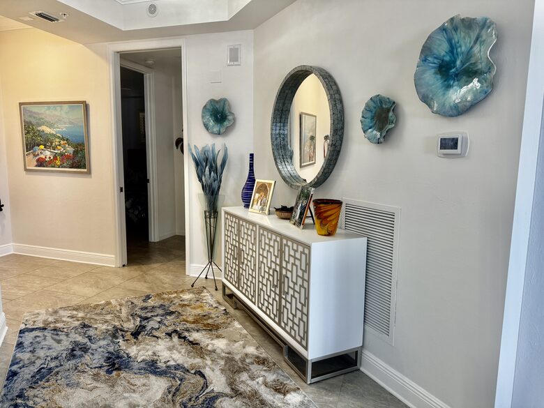 Rare 3 bed, 3 bath condo walkable to the Best Beach in Naples! - Naples, Florida