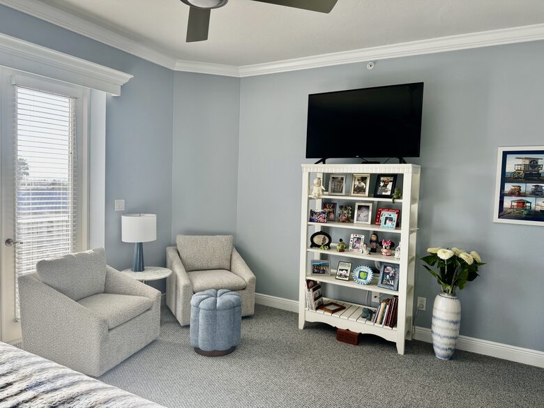 Rare 3 bed, 3 bath condo walkable to the Best Beach in Naples! - Naples, Florida