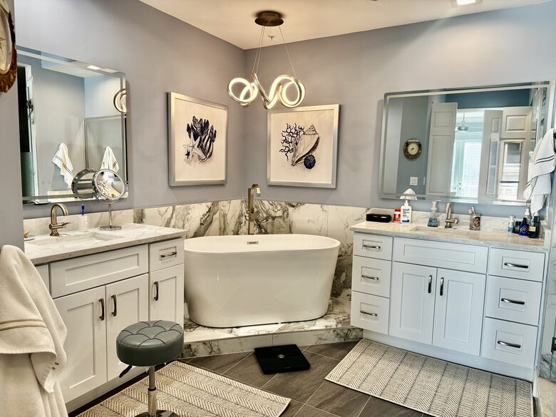 Rare 3 bed, 3 bath condo walkable to the Best Beach in Naples! - Naples, Florida