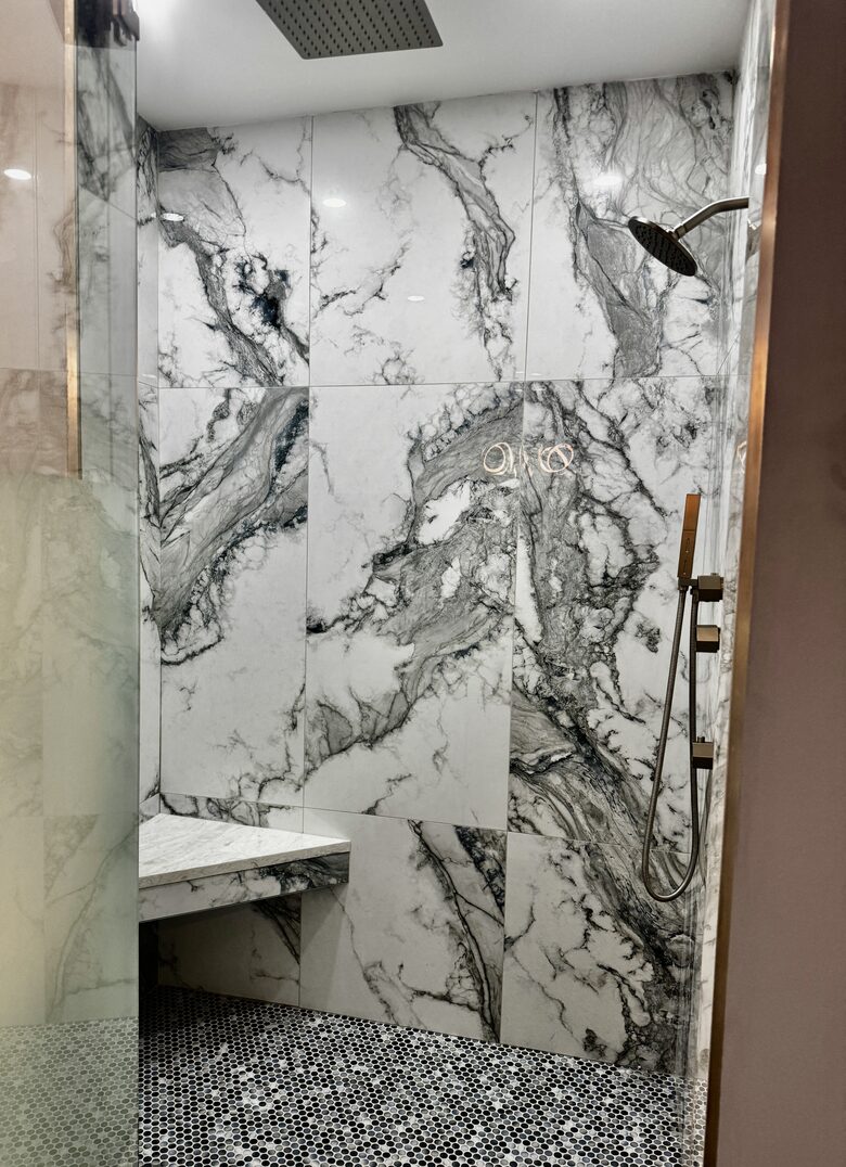 Rare 3 bed, 3 bath condo walkable to the Best Beach in Naples! - Naples, Florida