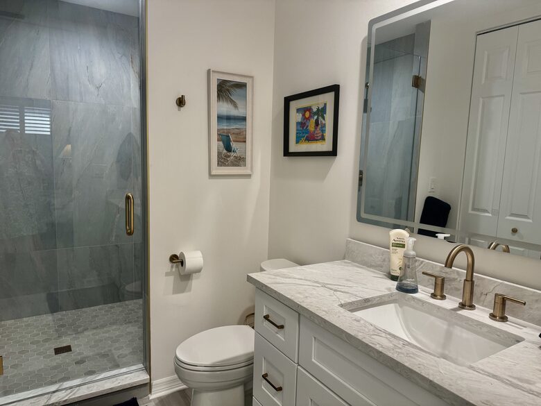 Rare 3 bed, 3 bath condo walkable to the Best Beach in Naples! - Naples, Florida