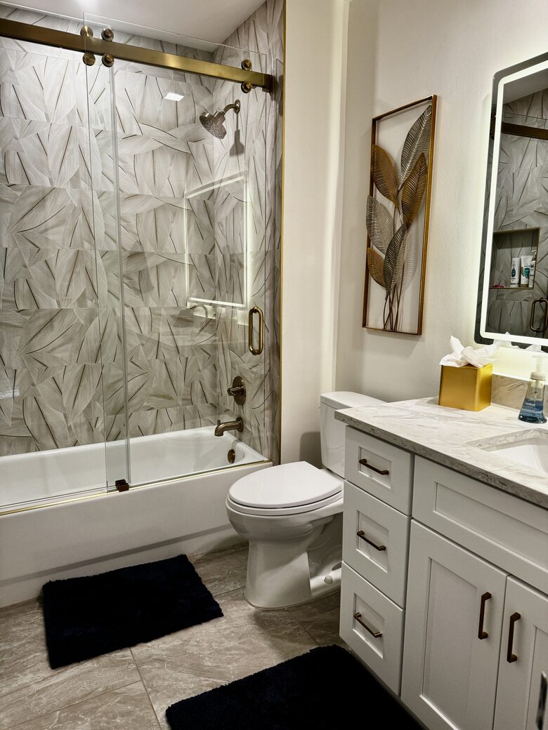 Rare 3 bed, 3 bath condo walkable to the Best Beach in Naples! - Naples, Florida