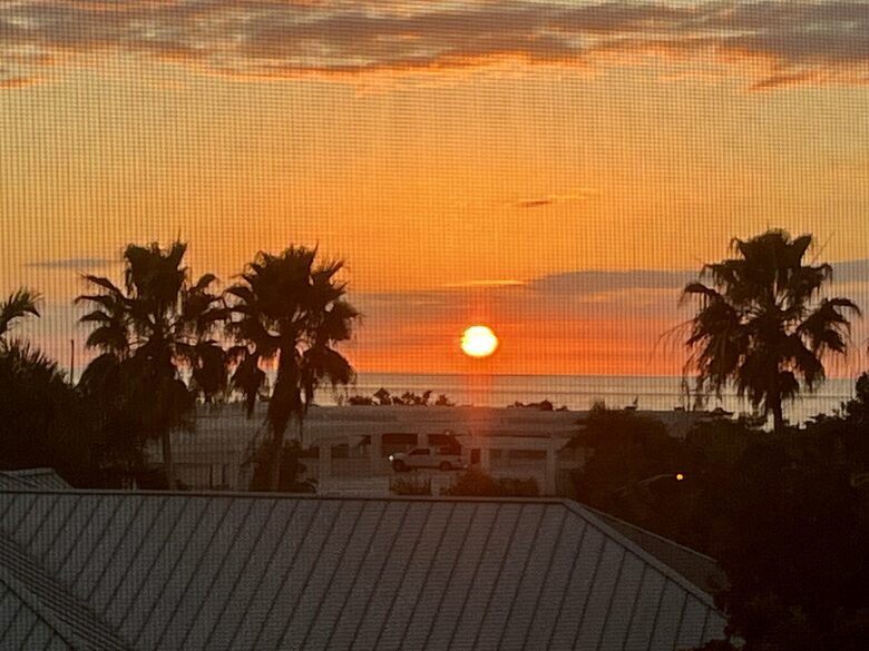 Rare 3 bed, 3 bath condo walkable to the Best Beach in Naples! - Naples, Florida