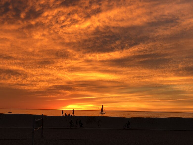 Playa del Rey Oceanfront Retreat with Panoramic Views - Playa del Rey, California