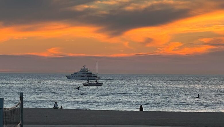 Playa del Rey Oceanfront Retreat with Panoramic Views - Playa del Rey, California