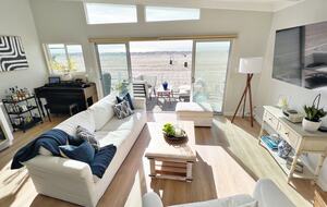 Playa del Rey Oceanfront Retreat with Panoramic Views - Playa del Rey, California