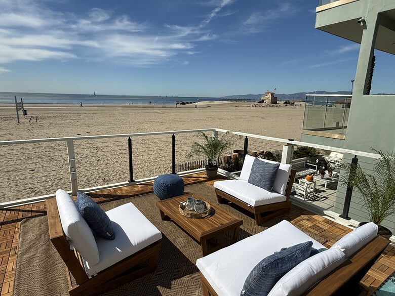 Playa del Rey Oceanfront Retreat with Panoramic Views - Playa del Rey, California