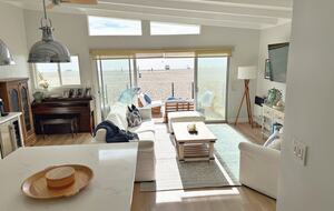 Playa del Rey Oceanfront Retreat with Panoramic Views - Playa del Rey, California