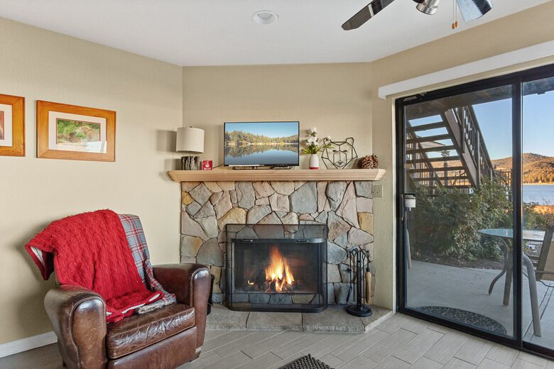 Alpine Lakefront Townhome with Studio Suite - Big Bear Lake, California