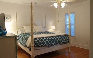 1920s Lake Cottage with Resort Amenities - Yalaha, Florida